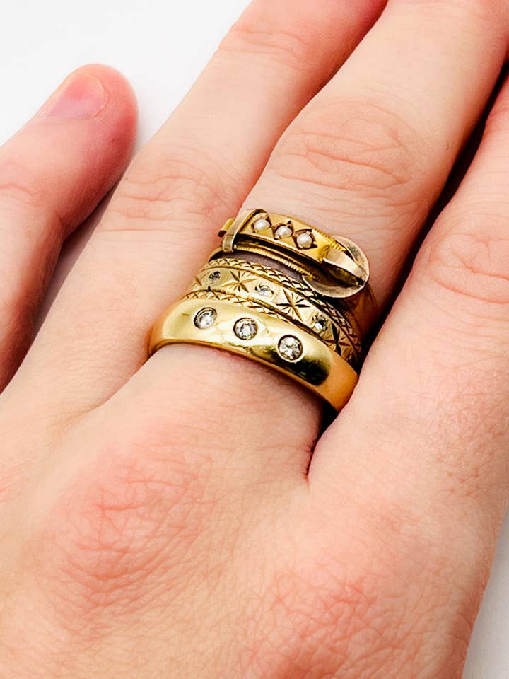 Bracelet en or et diamants Trilogy • Bague empilable • Bijoux minimalistes pour la vente par hipV Modern Vintage Jewelry