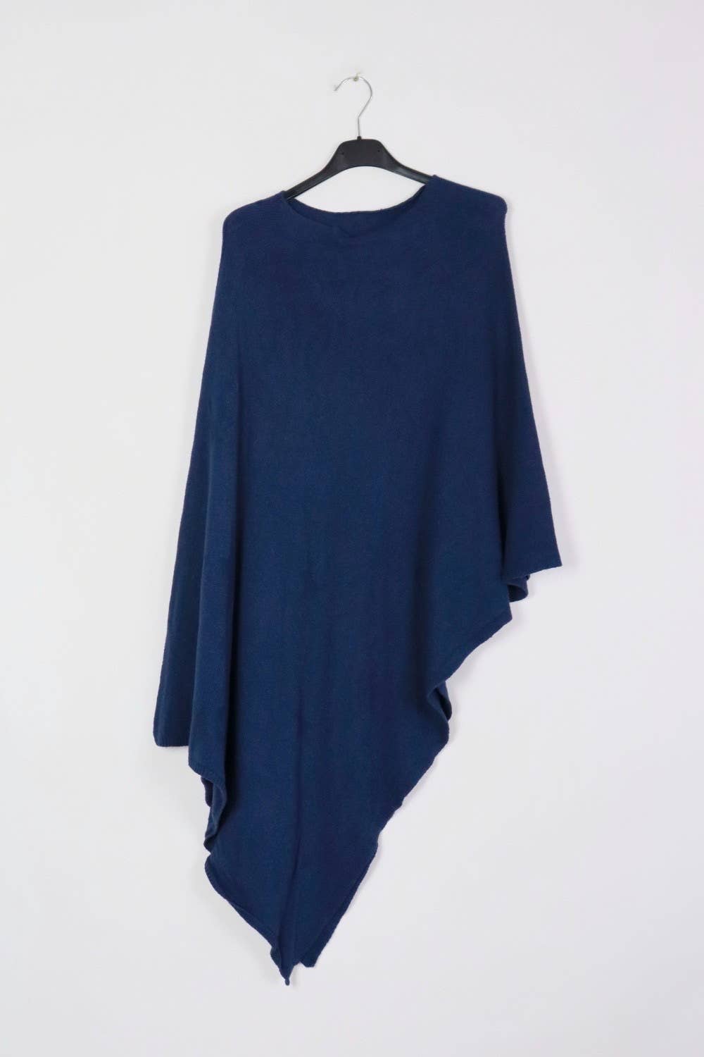 Lea & Luc - Grandes Tailles – wholesale Poncho – Women's – Star print poncho with round neck REF. 007612