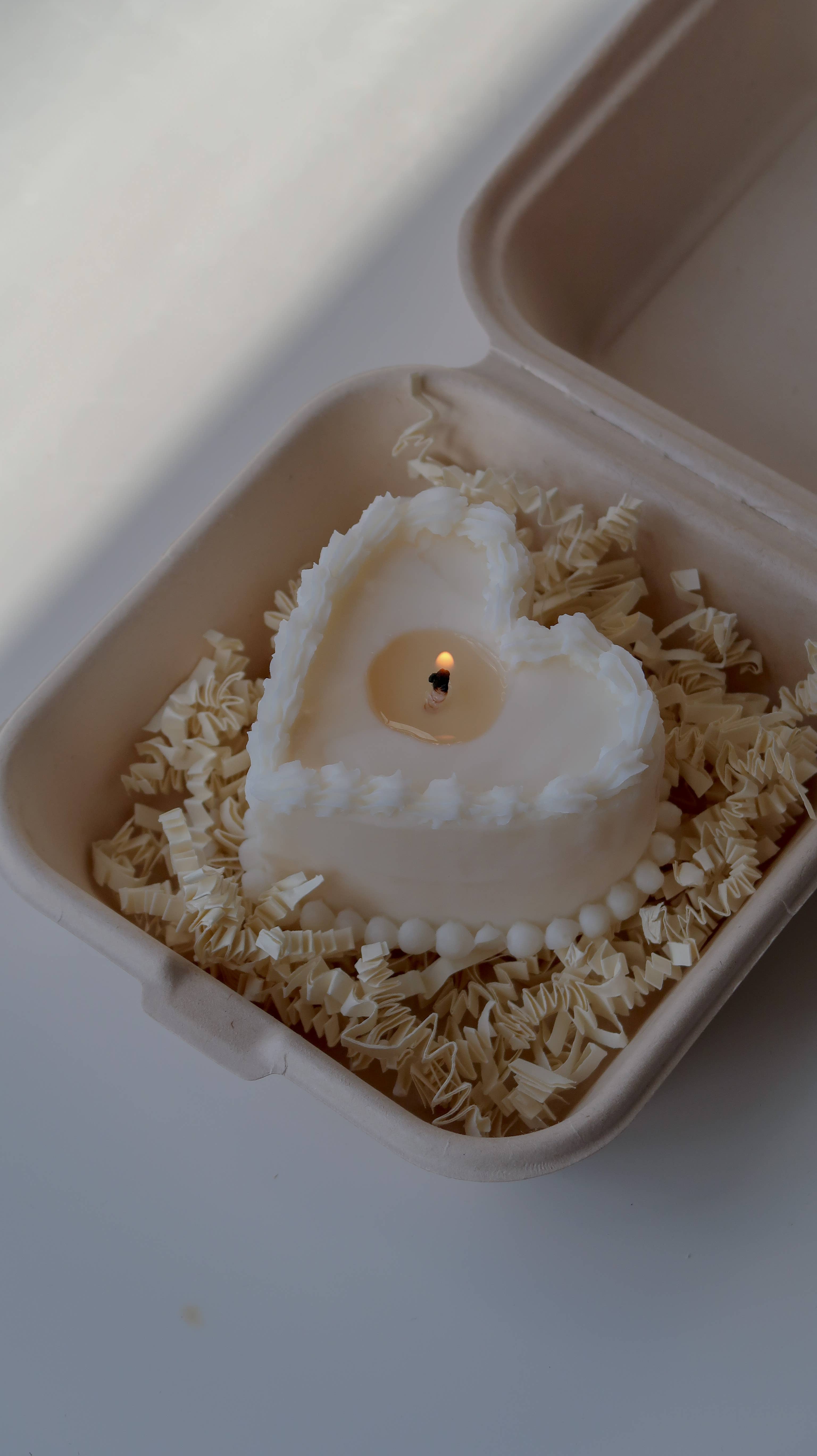 Jeune Home – wholesale Novelty candle – Heart Cake soy candle | Birthday cake candle1