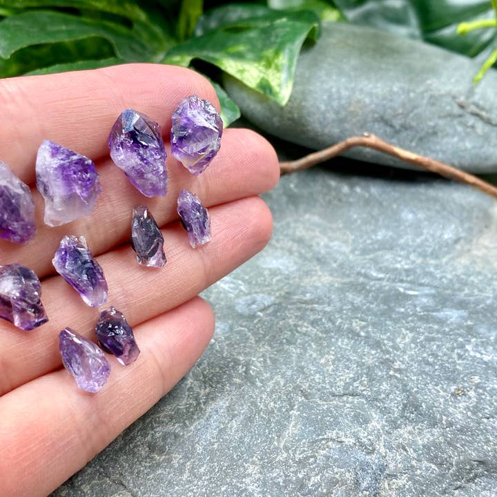 Earth Play Studios – Engroshandel Ørestikkere – Naturlig lilla ametyst krystal ædelsten hypoallergen stud