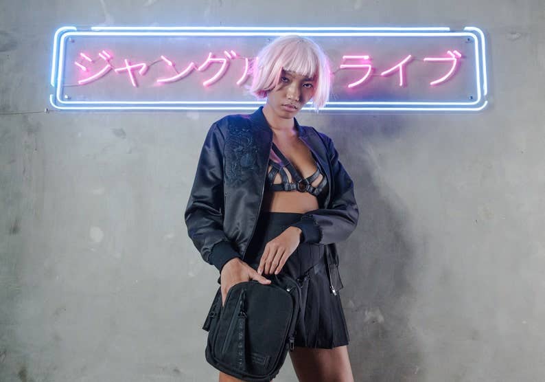 JUNGLE TRIBE - Wholesale Crossbody Bag - Women's - Neo Pack IPAD 2.0 Black Backpack and Multi Purpose Sling bag Leg Purse Cross body bag5