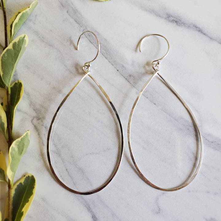 Hamret Teardrop øreringe for engroshandel hos Agape Gems