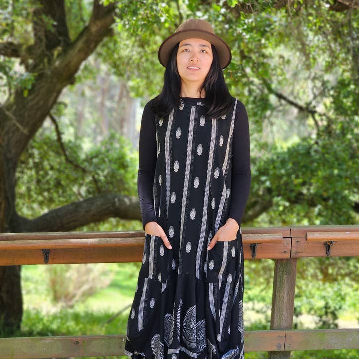 NOV-010-D ABITO SENZA MANICHE TARA JERSEY PAISLEY per la vendita all'ingrosso da parte di YAZA