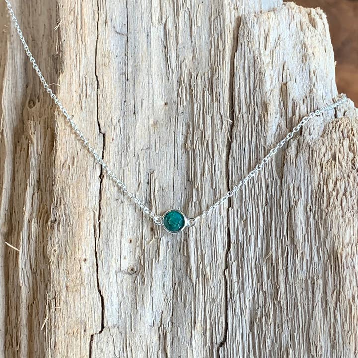 Asia West – Engroshandel Halskæde med vedhæng – Rå smaragd 16" enkelt sten Sterling sølv halskæde1