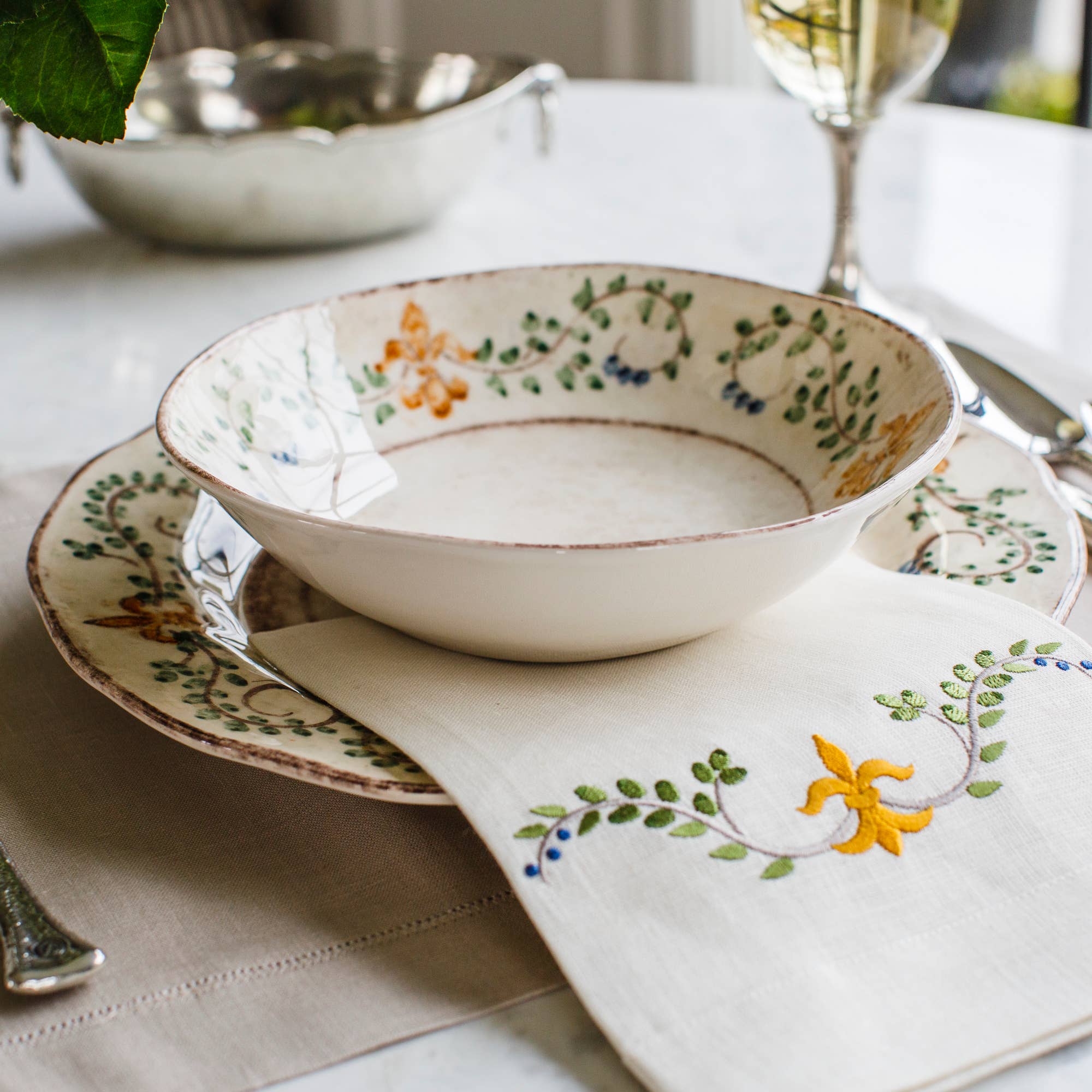 Arte Italica & Crown Linen Designs – Tigela por atacado – Tigela Medici para Massa/Sopa2