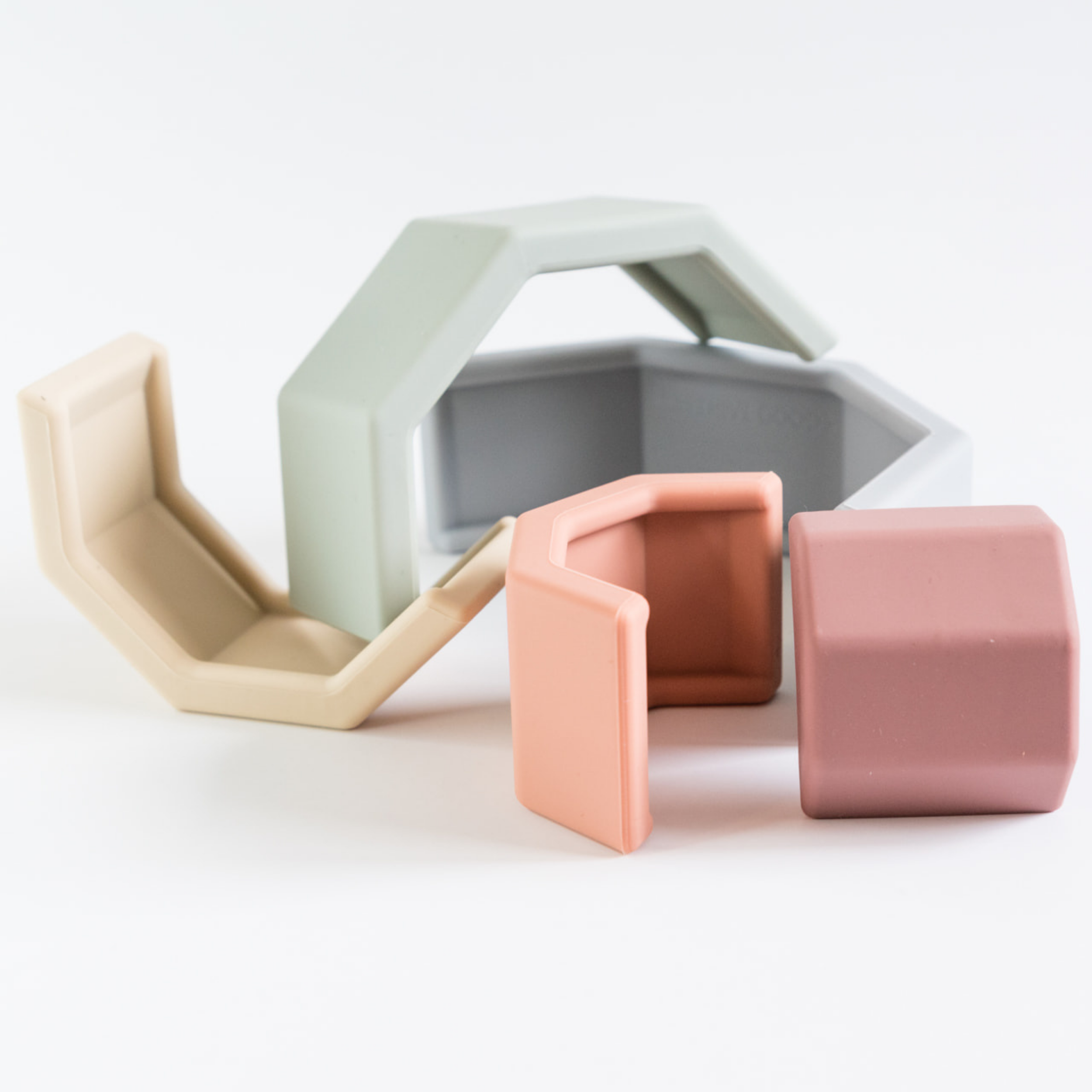 Babeehive Goods – wholesale Stacking rings game – Baby – Rainbow Stacking Toy10