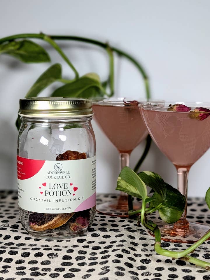 LOVE POTION cocktailinfusionskit: Perfekt för dejtkvällen! för wholesale av Adornwell Cocktail Co.
