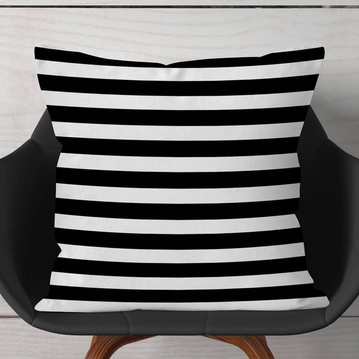 Svart och vitt randigt kuddfodral för wholesale av Ivy and Sage Market