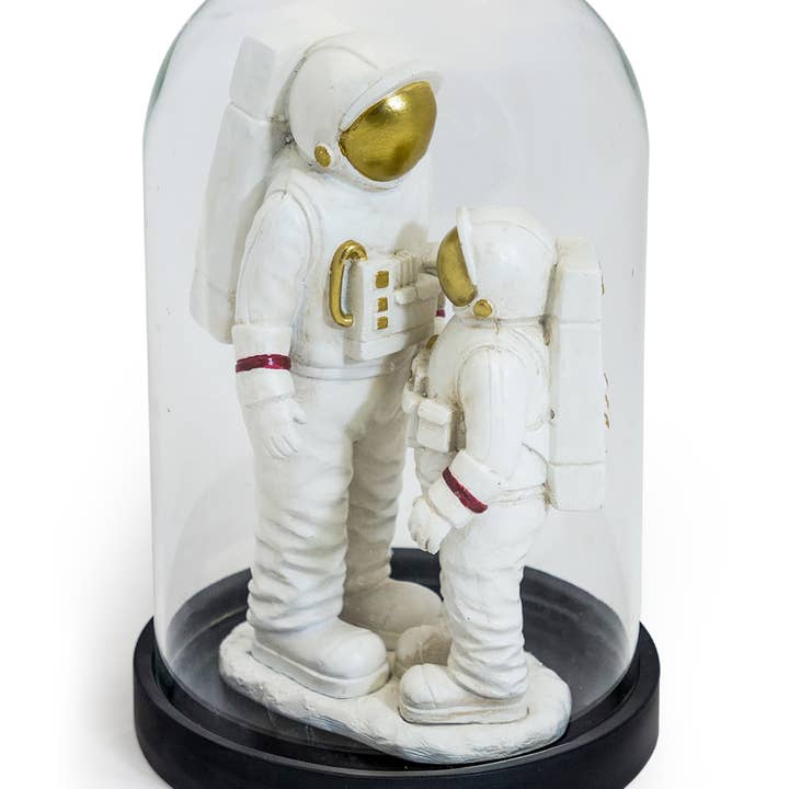 Eltern und Kind des Astronauten in der Glaskuppel für den Großhandel von McGowan & Rutherford Ltd