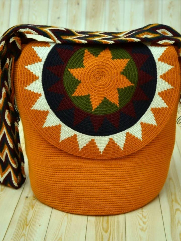 Färgglad handstickad Wayuu Mochila-väska för wholesale av Bynes New York