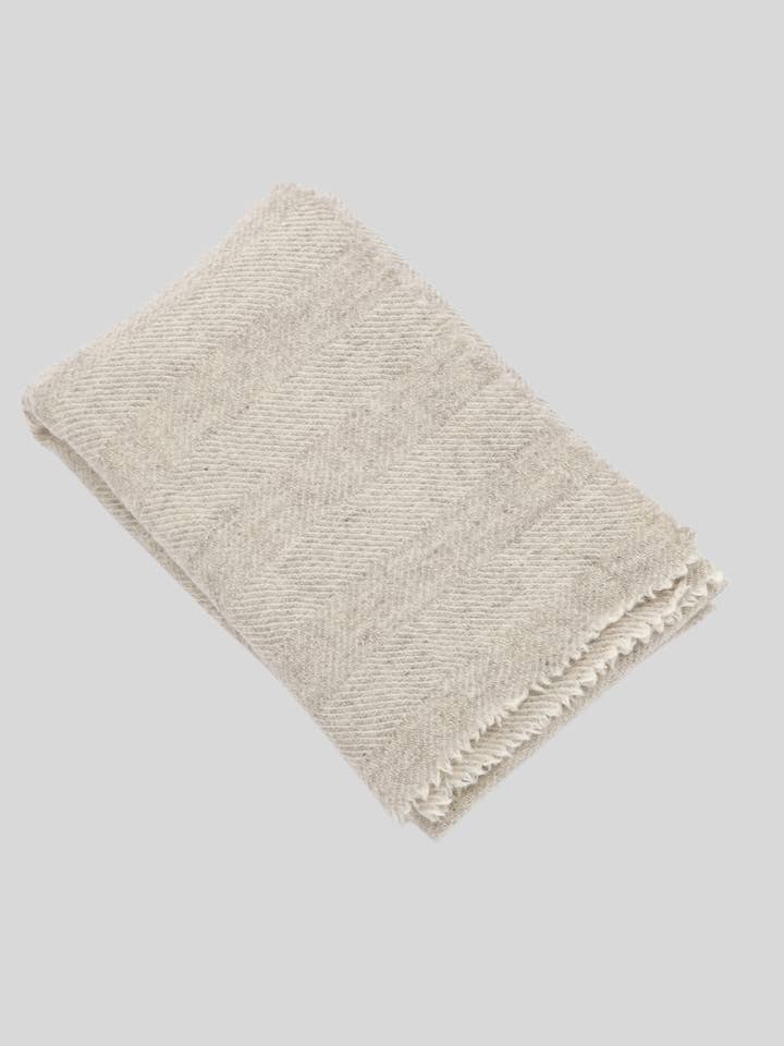 Alvar Throw Hellgrau für den Großhandel von Ekta Helsinki