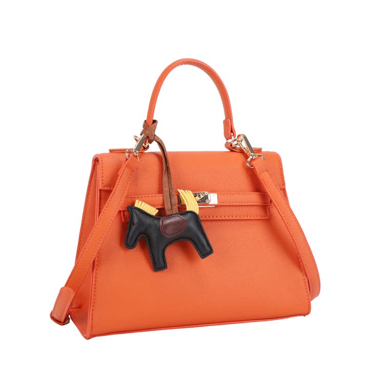 Sac bandoulière à poignée supérieure Berenice avec charme de cheval pour la vente par KAYLA+AVA