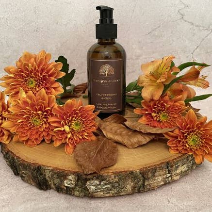 Velvet Peony & Oud Luksus hånd- og kropsvask for engroshandel hos The Greatwood Candle Co.