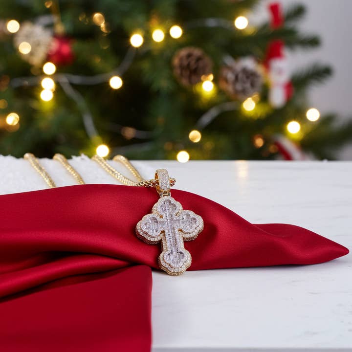 King Of Bling's Nya Gula Knappiga Kors 925 Silver 4,50ct VVS D Moissanite Hänge Herr/Dam för wholesale av KING OF BLINGS