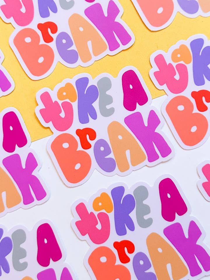 Ta en paus | Laptop klistermärke för wholesale av Courtney Going Places