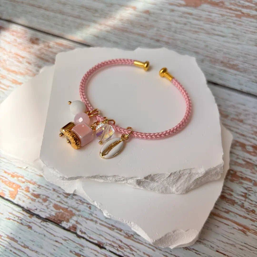 OE! - Wholesale Bedelarmbandje - Sole & Sale Pink – Starre armband van koord met bedel1