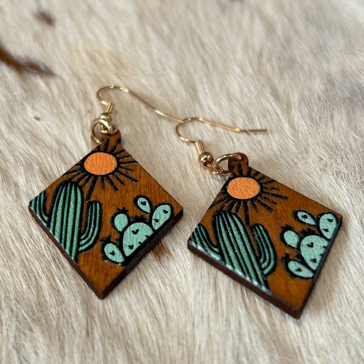 Montana Jewelry & Gifts – wholesale Hängande örhängen – Kaktustema målat på träörhängen