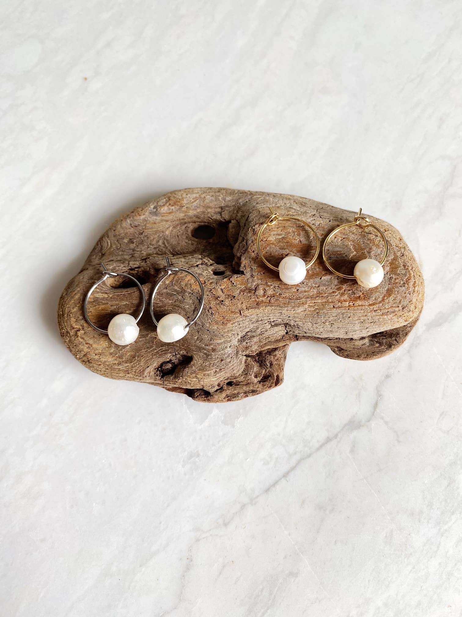 Salt & Pine - Vente Créoles - Boucles d'oreilles créoles en perles d'eau douce • Petit luxe discret4