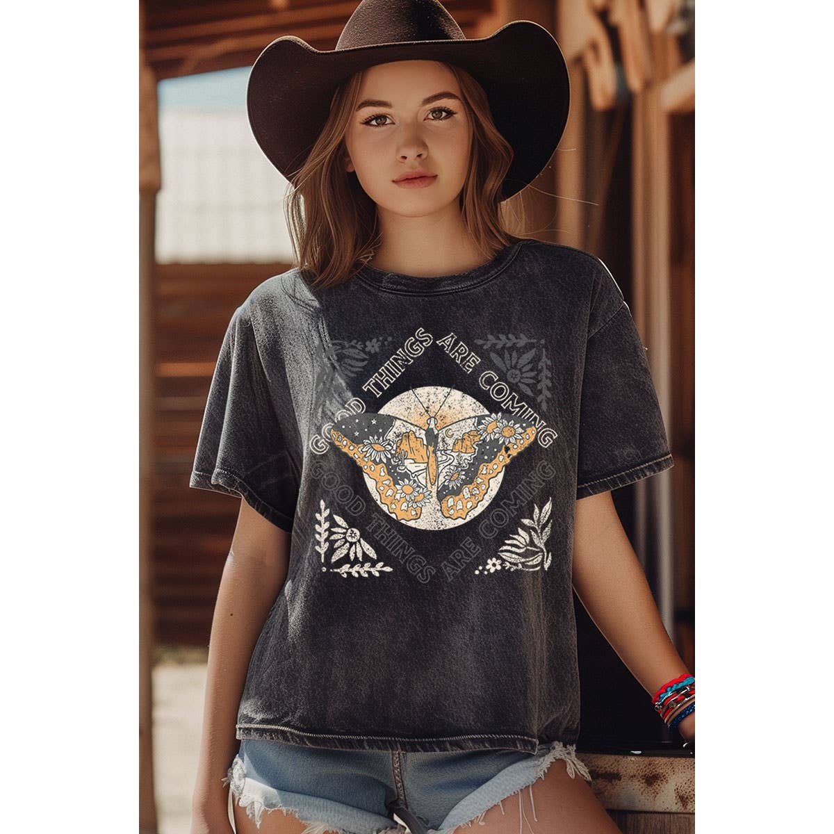 HRTandLUV – Engroshandel Grafisk t-shirt - Dame – GODE TING KOMMER MINERAL GRAPHIC TOP1