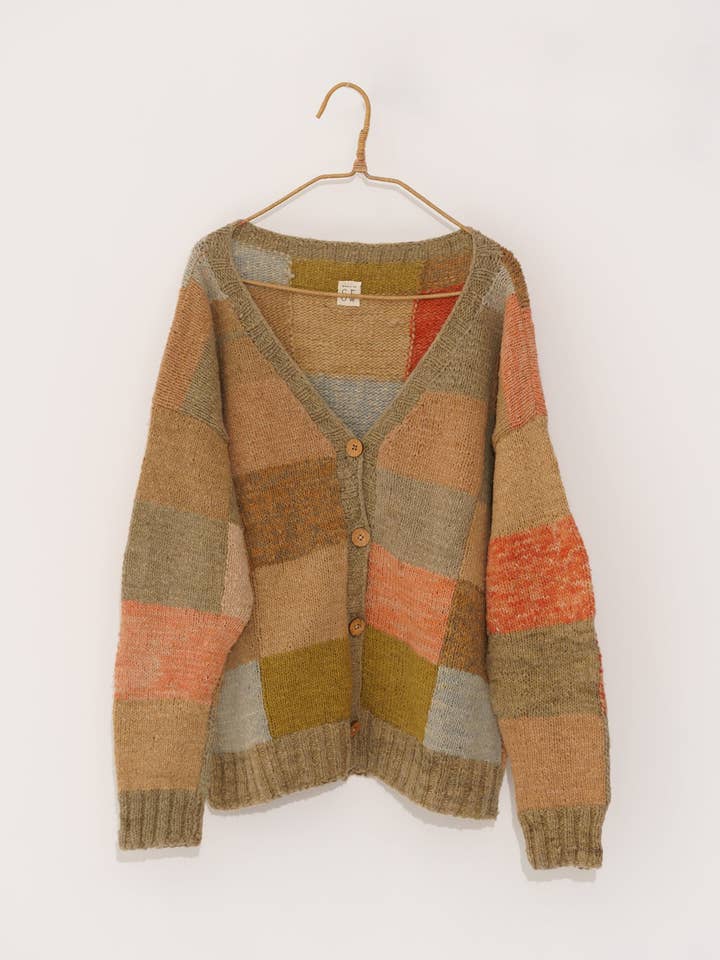 Wollen vest met Peak Patch voor wholesale door World of Crow llc