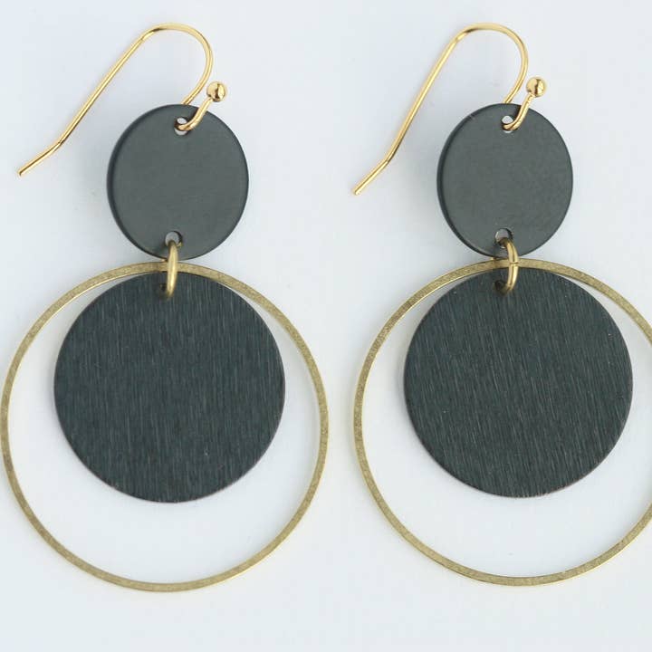 Brincos Black Statement | Latão por atacado de Kaiko Studio