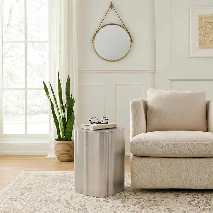 Bijzettafel - Zilveren Metalen Sculpturale Gepolijste Trommel, 48 cm. voor wholesale door Elevarre