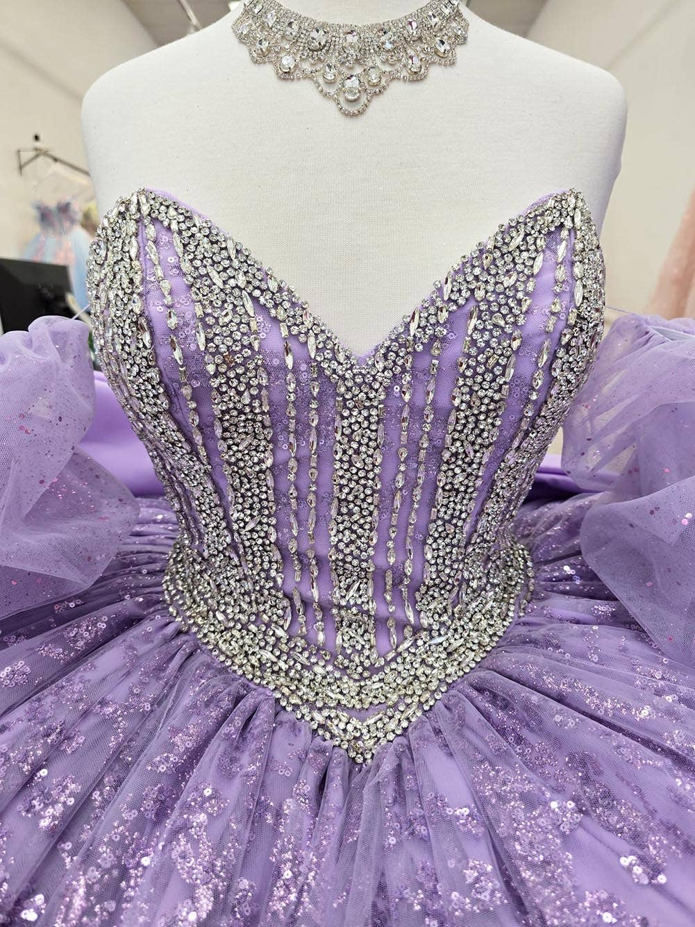 Petite Adele – Engroshandel Aftenkjole - Dame – Højkvalitets tylkjole med glasperler til quinceañera4