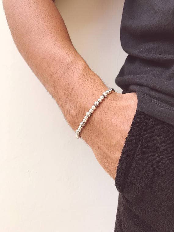 Christina Christi - Venta al por mayor Pulsera de cuentas - Pulsera minimalista para hombre con cuentas metálicas y marfil1