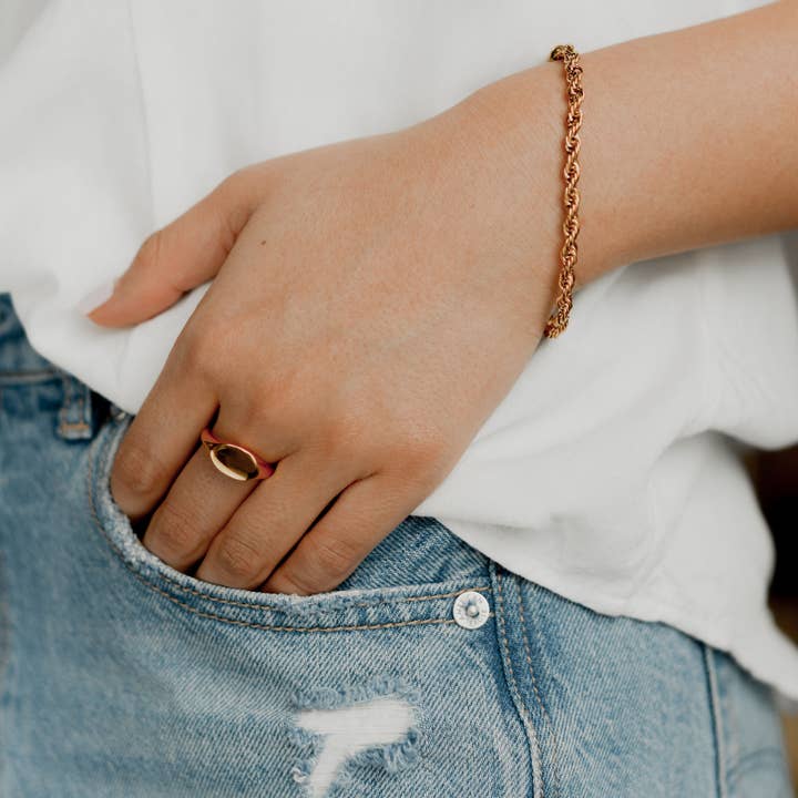 Der Nishita-Ring für den Großhandel von ADAE Jewelry