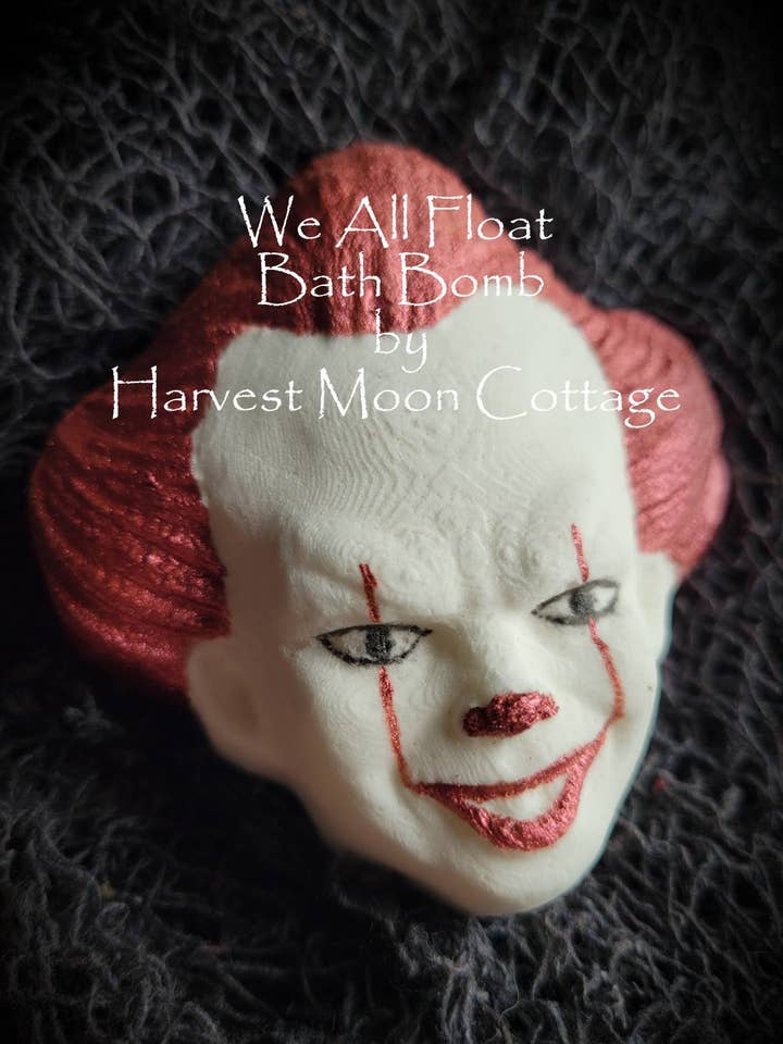 Bombe de bain Pennywise pour la vente par Harvest Moon Cottage Bath and Body