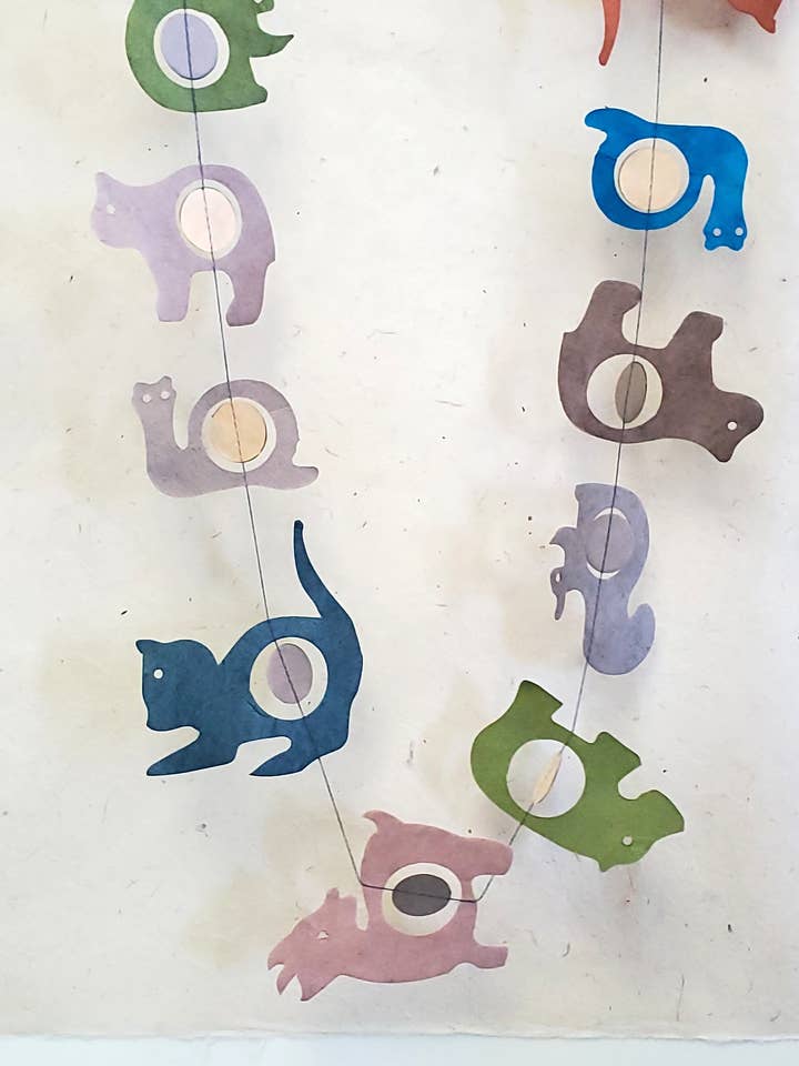 Guirnalda de Papel Nepalí, 5, Silueta de Animales Pastel para venta al por mayor de Aitoh Company