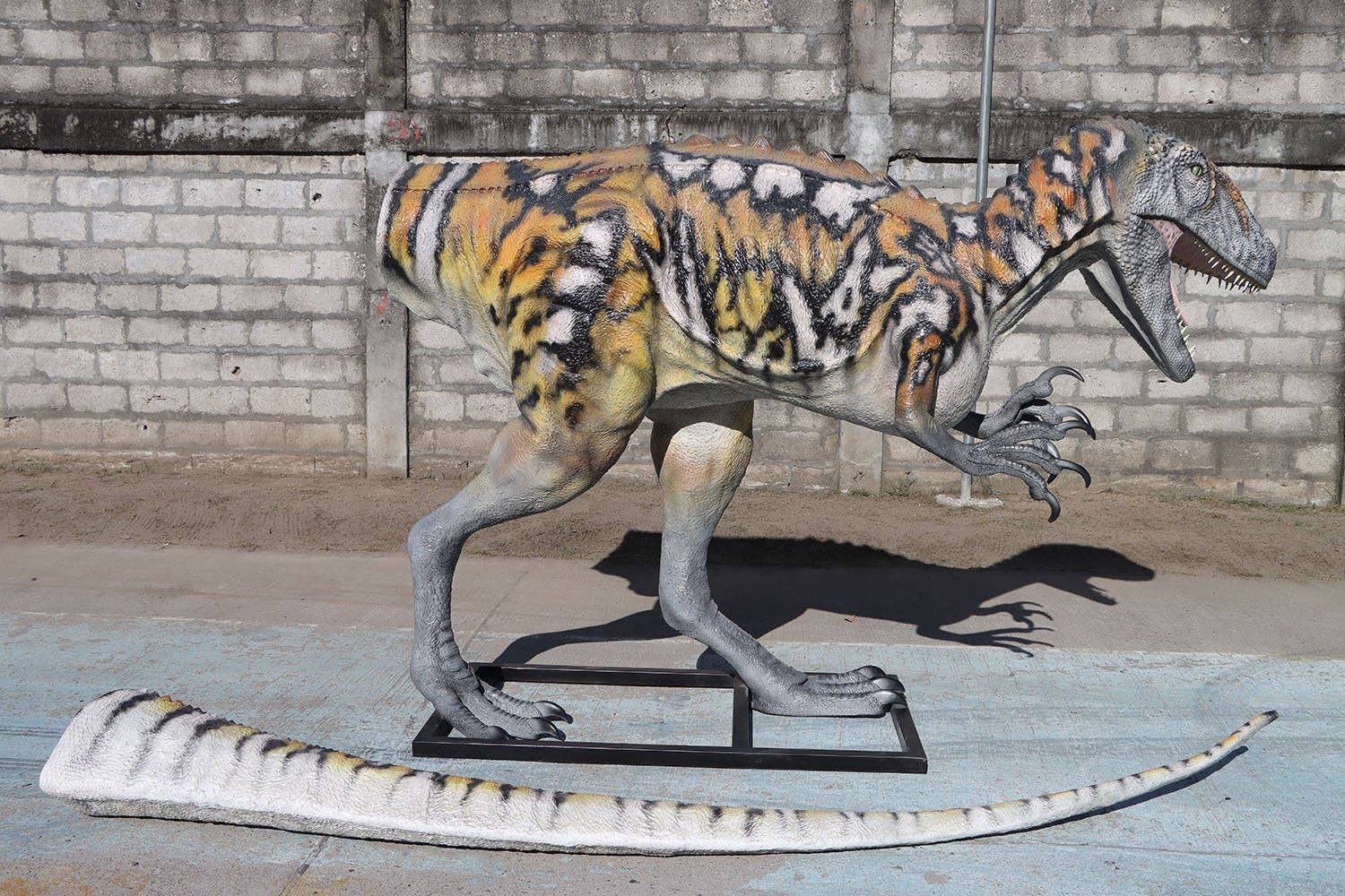 LM Treasures - Wholesale Figurine Toy - Kids - Australovenator Dinosaur Life Size Statue6