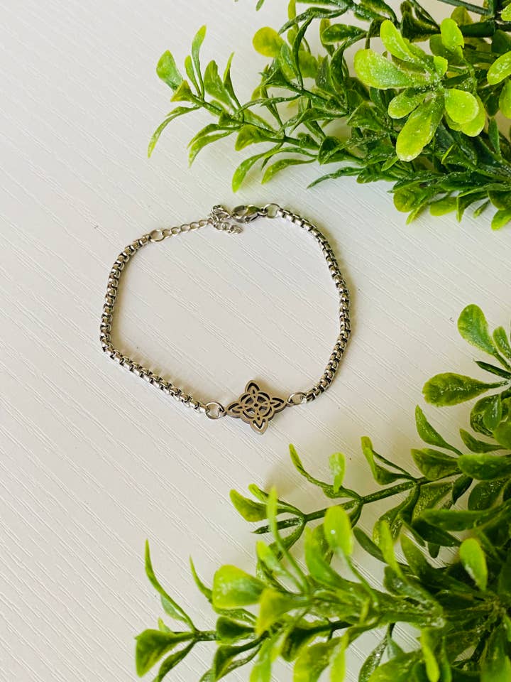 Witches Knot Protection Bracelet for wholesale by Moonsence