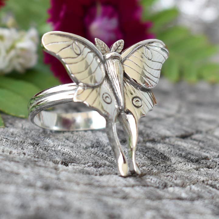 A Wild Violet – Anel de cocktail/declaração por atacado – Anel Luna Moth3