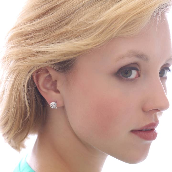 Glimmering Handmade – Großhandel Ohrstecker – Silberne Ohrstecker mit Fisch-Swarovski-Kristallen, symbolisches Geschenk5