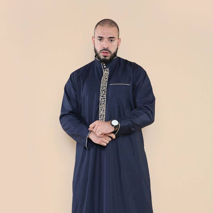 Thobe Jubba Emirati Islamico Arabo Eid Ricamo Kaftano Jubbah Abito da Uomo per la vendita all'ingrosso da parte di Infinity Leather (Upperclass Fashions Ltd)