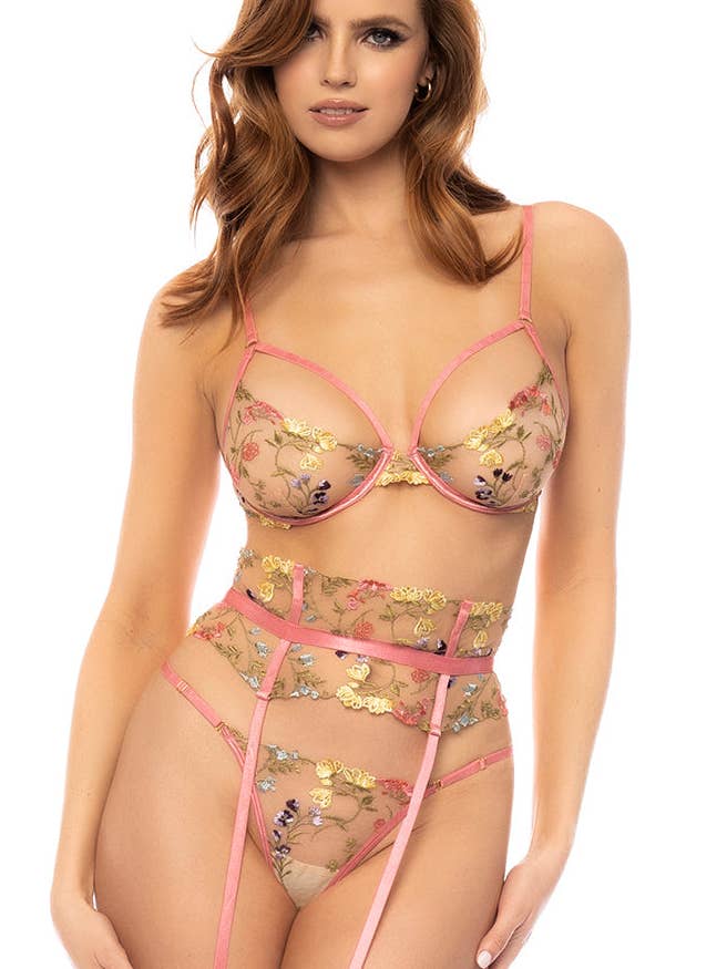 8822 Ensemble trois pièces Pink Garden pour la vente par Mapale