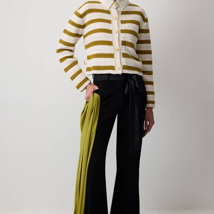 CARDIGAN A RIGHE IN MAGLIA e ulteriori Risultati per maglieria pronto moda all'ingrosso. Resi gratuiti e termini di pagamento a 60 giorni su Faire in tendenza su Faire.