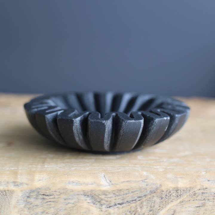 Luxe B Co - Wholesale Decorative plate/dish/bowl - Marble Fluted Scalloped Bowl Black2