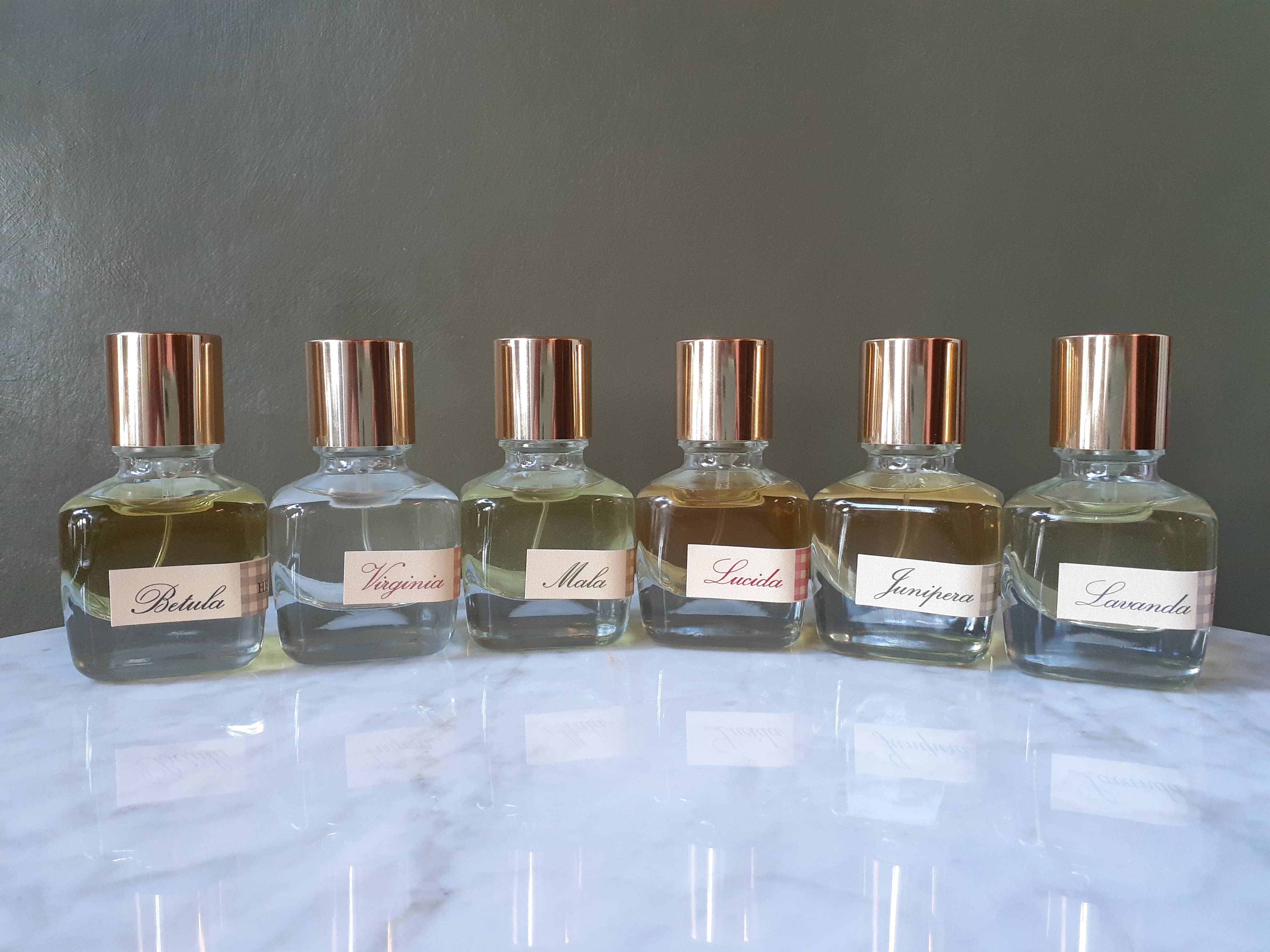 HENNY FAIRE Co. - Venta al por mayor Perfumes/agua de colonia - Eau de parfum en aerosol Foraged Fragrance™ de PONCIRA (1 onza)1