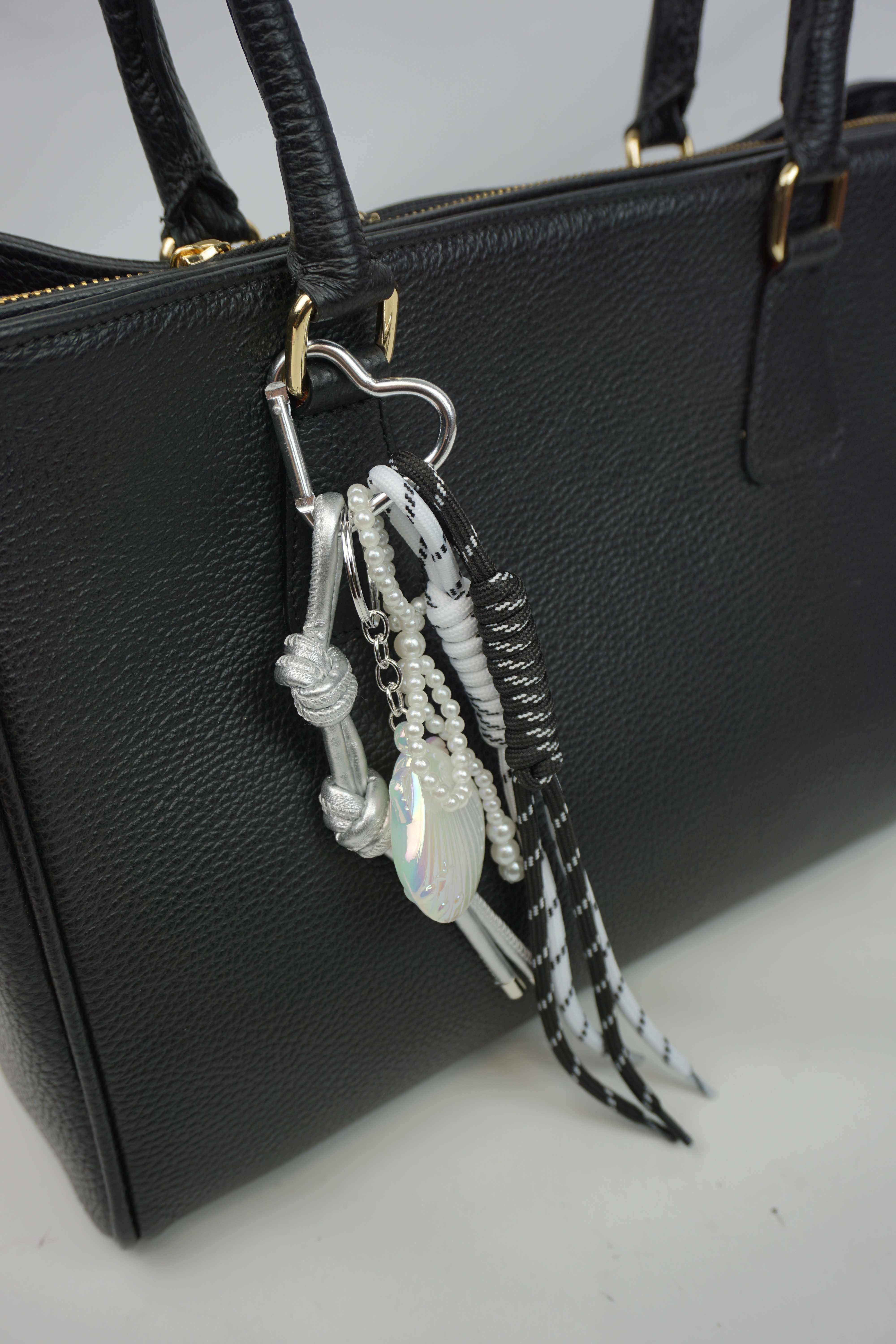 Anais - Wholesale Keychain - Women's - Grigri keychain shell0