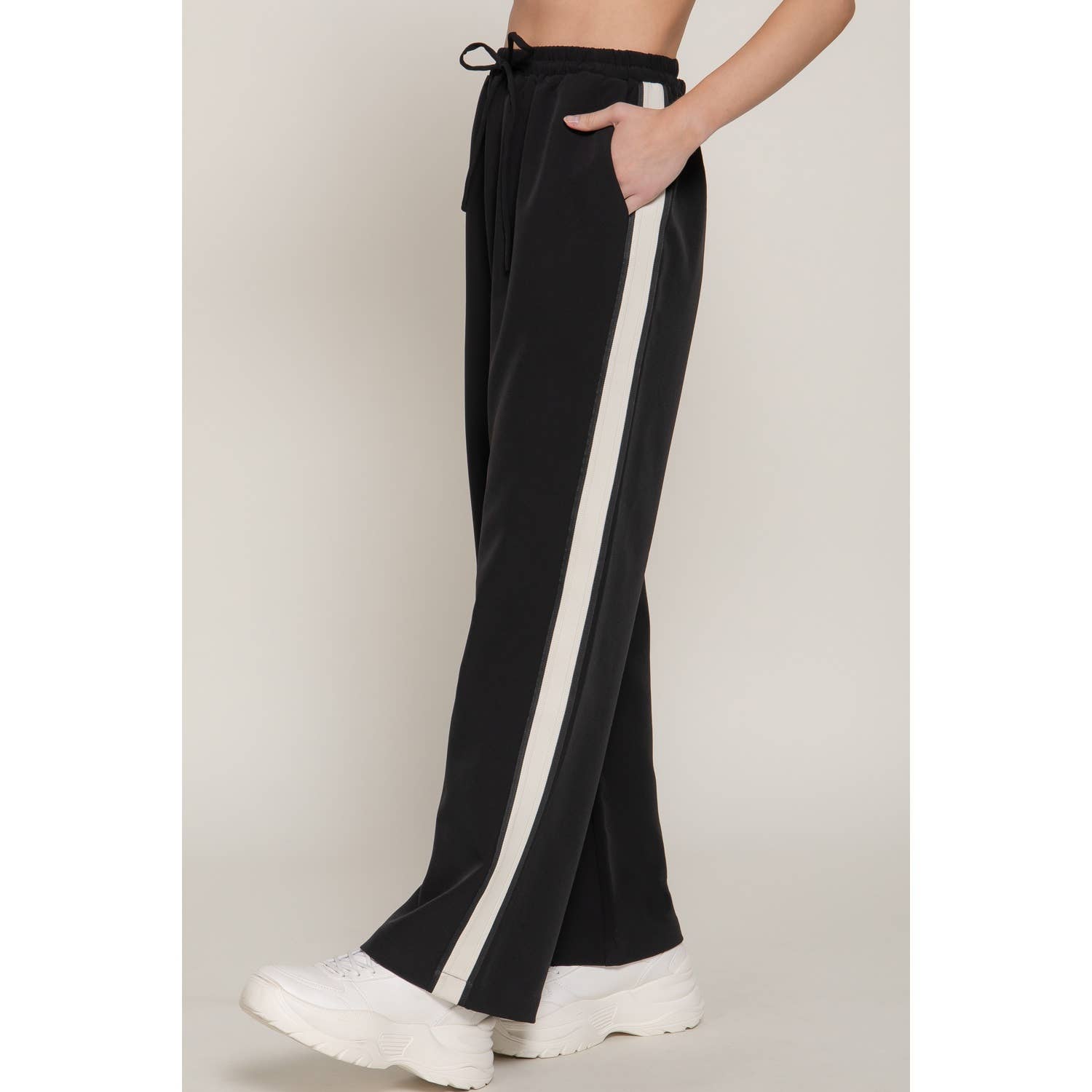 HiteJeans - Wholesale Athletic Sweatpants/Joggers - Women's - Trendy Side Stripe Sweatpants0