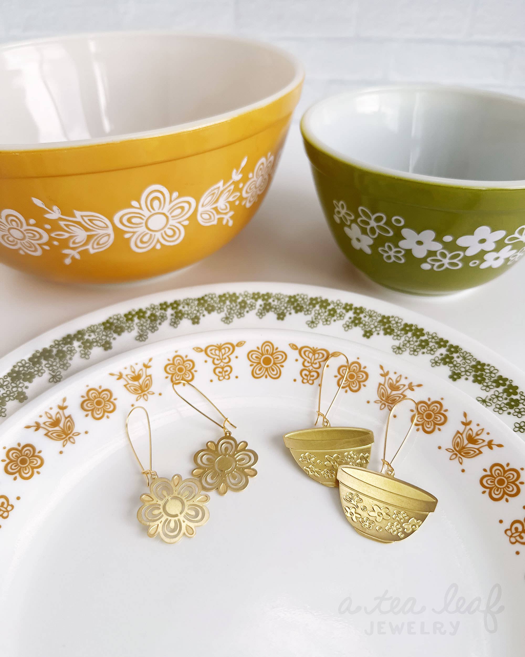 A Tea Leaf Jewelry - Wholesale Hangende/ronde oorbellen - Retro pyrex bowl oorbellen | Spring Blossom groen patroon1