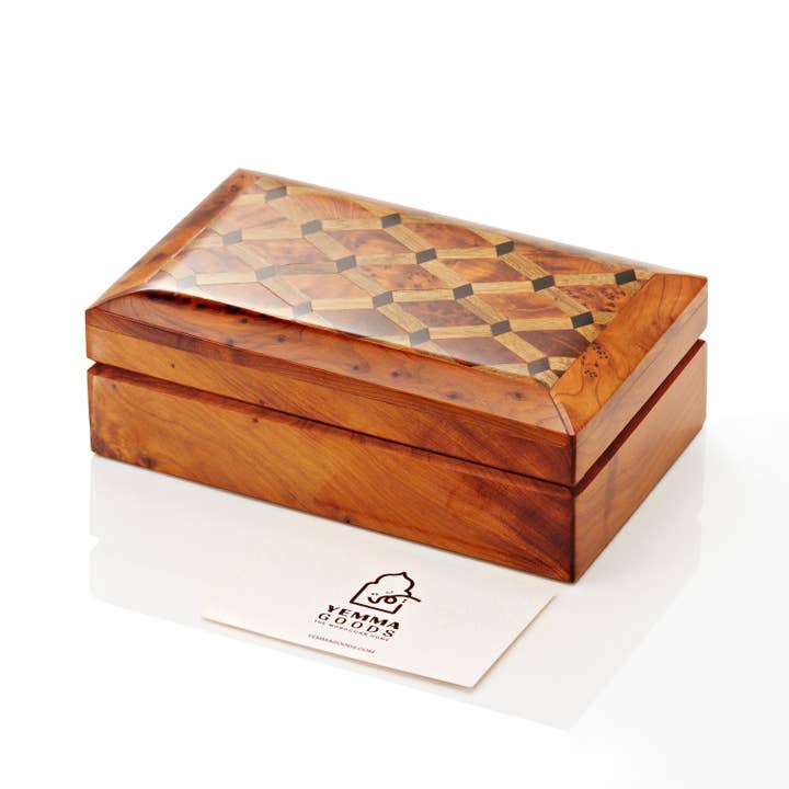 Yemma Goods - Vente Boîte/rangement à bijoux - Boîte à bijoux Thuya Burl avec incrustations de noyer et de cèdre