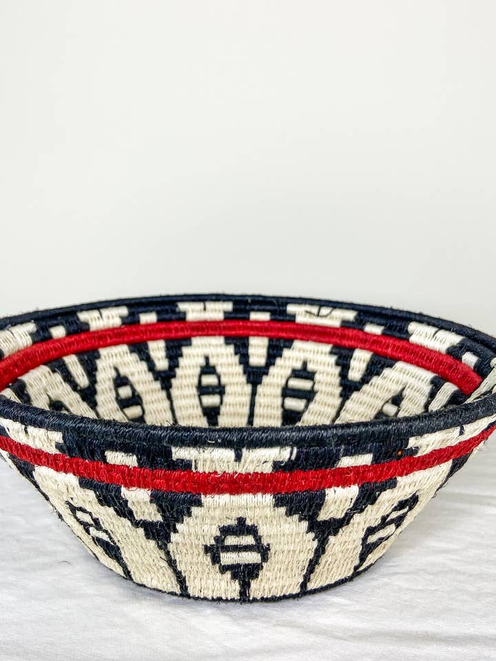 Medium Sisal Basket - 065 for wholesale by Eve & Nico Gifts & Home Decor