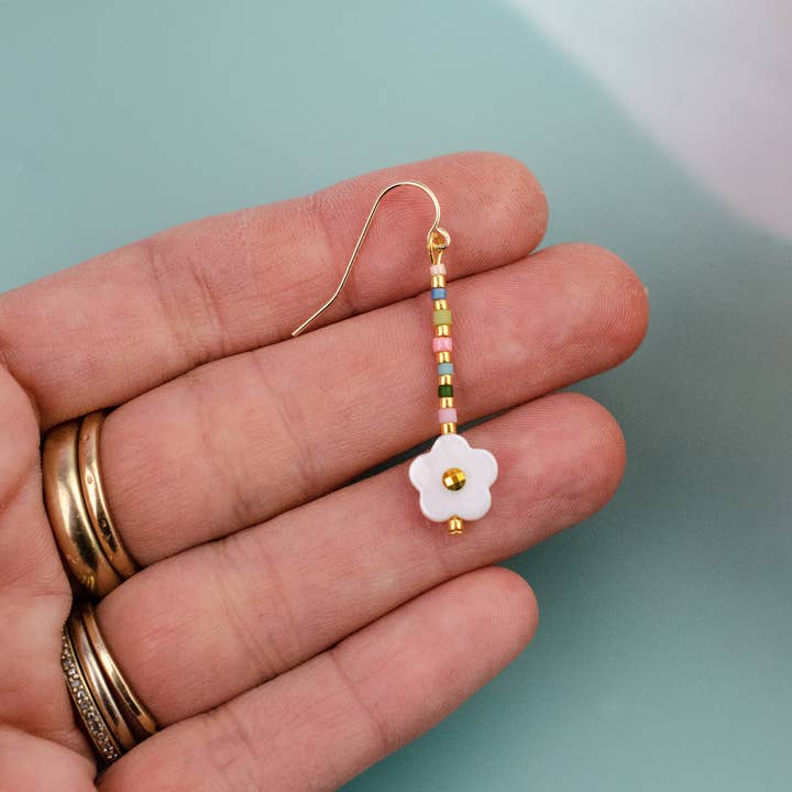 Jill Makes - Wholesale Dangle Earrings - Dainty Shell Rainbow Flower Earrings5