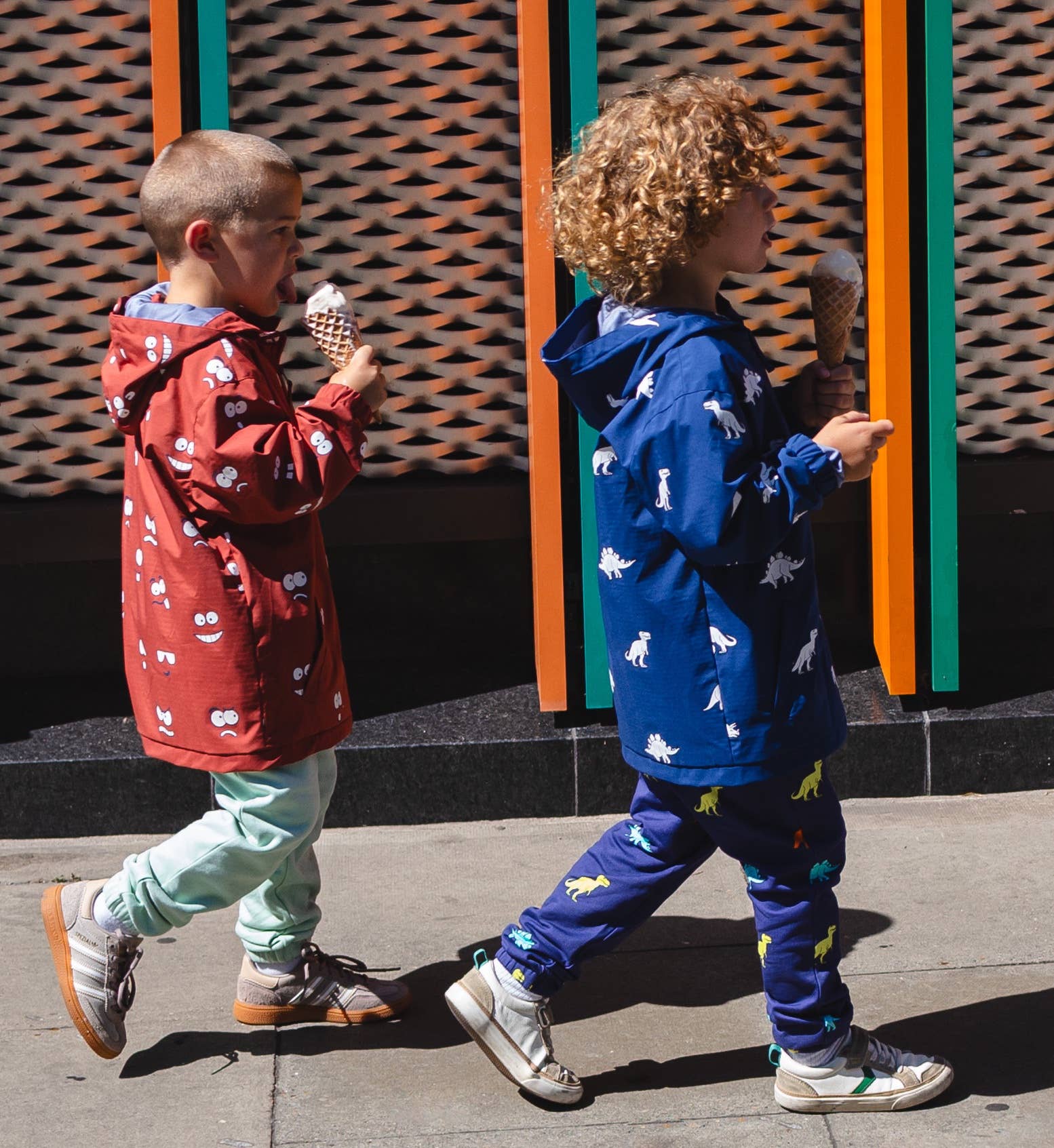 Holly and Beau – wholesale Raincoat – Kids – Red Eyes and Faces Color Changing Raincoat3