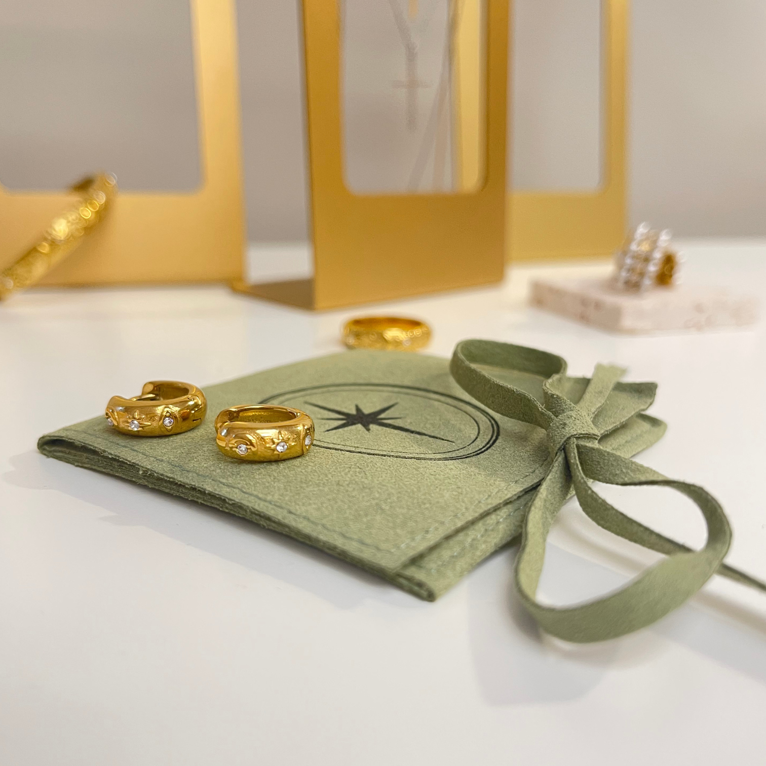 PRESSIE - Wholesale Huggie Earrings - Radiant Huggies | 18K Gold Plated1