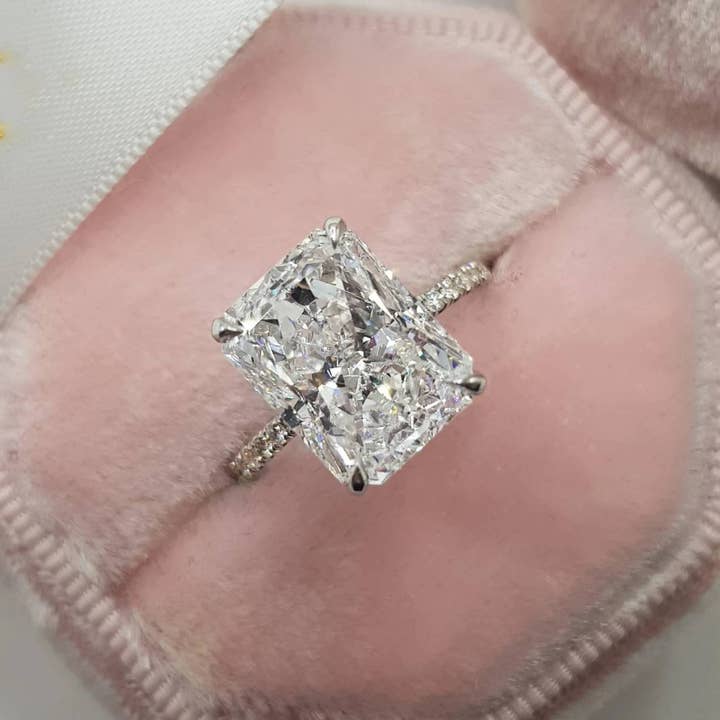 GEMPARA - Wholesale Engagement Ring - 5.5ct Radiant Devotion Moissanite Ring in 14K Gold