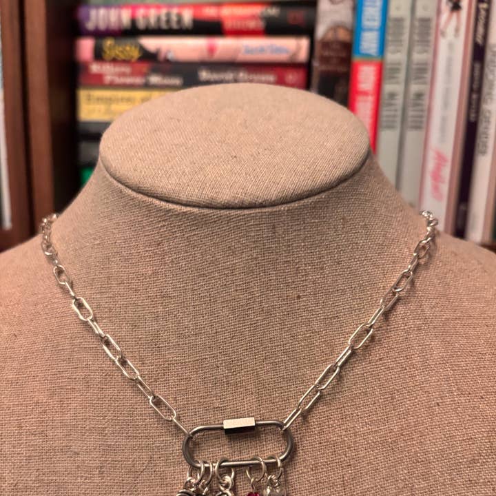 Collana con Moschettone Vampiro | Ispirata a Twilight | Edward per la vendita all'ingrosso da parte di Crafty Little Guys